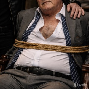 Xtudr - TocoyCastigoaMaduros: Busco a un hombre maduro o mayor. 
Que le atraiga la idea de ser castigado por un hombre que pudiera ser su hi...