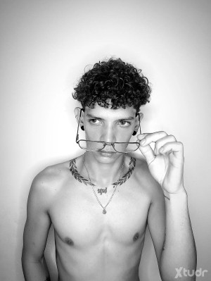 Xtudr - BeLazardi: Soy un chico nuevo en este mundo de la sumisión tuve una experiencia con un Amo y quedé con la intriga de saber más, soy ...