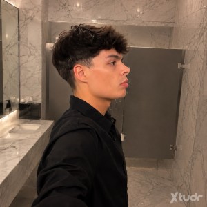 Xtudr - elliblunts: 6’1” size 11 🦶I’m out here to network, possibly meet somebody who is a photographer, or other content creators. 