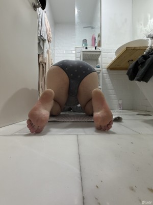 Xtudr - chicoGuapo: A submissive who wants to start in the BDSM world and is looking for a handsome, tall, and very dominant master.