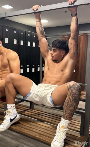 Xtudr - EsclavodeLordRamsay: Maduro sanote sumiso, buscando Amos jóvenes modo hetero y malotes, para control y humillación. Fisioterapia y g...