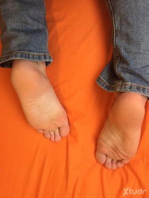 Xtudr - corbis5: I'm a foot fetishist. I give you my feet to enjoy them however you want! Lick them, suck them, trample them, footjob.... An...