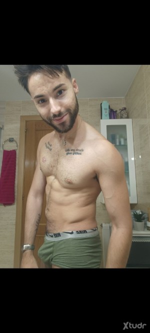 Xtudr - 😊: Know masculine and protective guys