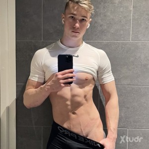 Xtudr - michael303: Gay, easygoing, and in the mood for fun and good conversation. Don’t be shy.
