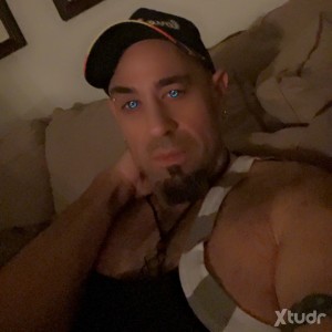 Xtudr - pRrTy_GuY-0: Gebuine Oral Cock worshipper, Sub Bottom 
Cum Pig seeking  Top Breeder