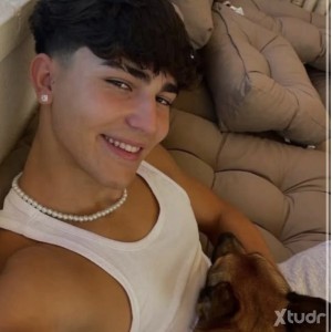 Xtudr - K4rl: Want to chat 
Open to anything 
Horny 