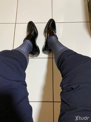 Xtudr - amo: Limpia mi zapatos con tu lengua tu lugar siempre será estar a los pies 