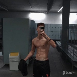 Xtudr - amosuperiorrr: Amo Superior. Busco sumisos con ganas de servir y complacer. Tengo sitio. 