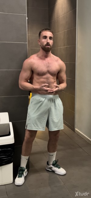 Xtudr - kinky_sumiso: Perverted and horny
He turns me on with poppers, being submissive and gas masks;)