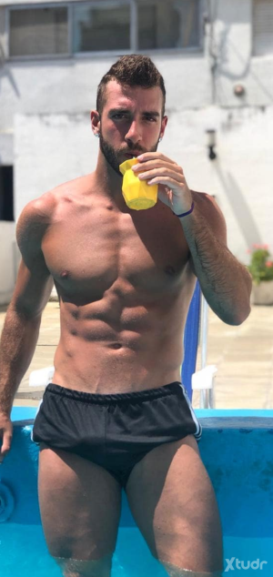 Xtudr - juanialpha: busco siervos esclavos reales  para hacer uso y abuso 