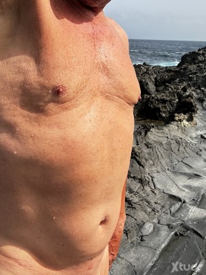 Xtudr - tuyyo: Looking for someone for fun. I'm bi, bottom and perverted. Mature. Looking for sex with a good vibe