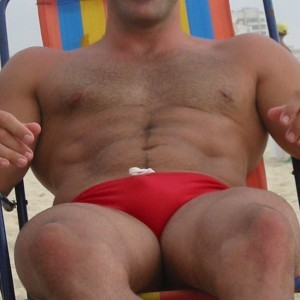 Xtudr - madrid747: Athletic uncle and very submissive with good physique and attractive to good-looking uncles who know how to give it hard.