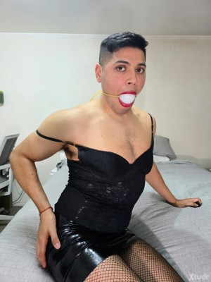 Xtudr - Sissy_Sumiso: Ladyboy sumiso con ganas de que me aten bien firme con mordaza, ataduras y cinta adhesiva sin poder escapar. Quiero qu...