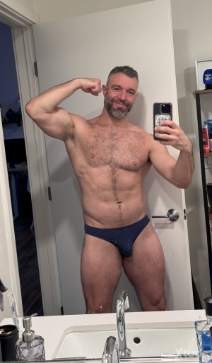 Xtudr - HeterobisCerdomasoca: Hombre hetero en público con pareja femenina,  pero cuándo un macho se me pone delante...
Me entrego sin limit...