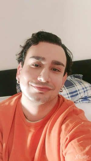 Xtudr - soroush: Love sitting on a rim chair and use other’s tongues as my wet wipes