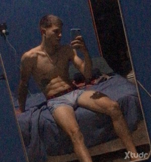 Xtudr - MachoTotal1: I'm looking for bitches willing to serve 100%.