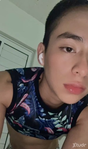 Xtudr - VirginWantToBeSub: chavito nalgon que quiere ser desvirgado y sometido.
Virgin boy want to get his first time submissive by an old t...