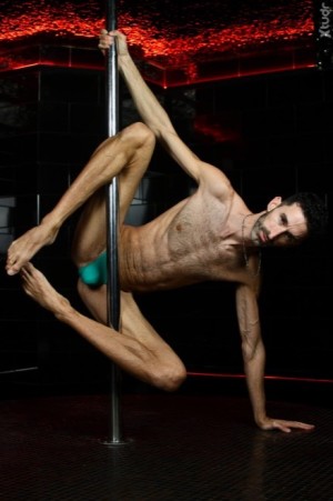 Xtudr - Zorronbcn: Twitter./ X.   :    Rubenred13
Me gusta exponerme desnudo y follado.   Ser muy puta muy sumiso.   Busco alguien que me de...