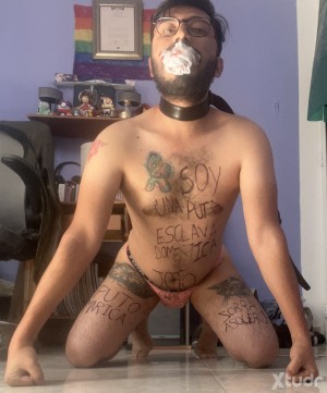 Xtudr - esclavadomestica: Criada domestica 
No cash (me puedes rentar y quedarte con las ganancias)
Urinal humano 
Castidad 
Dog training