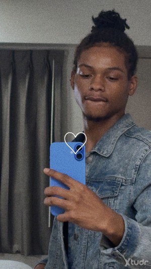 Xtudr - Deemarrii: 👀4 A COO ROOMMATE WHO CAN HOST MY DOG AND I 4 A WHILE UNTIL I GET MY OWN SPOT .DONT DRIVE.CONSISTENT FWB COO BUT HMU LETS...