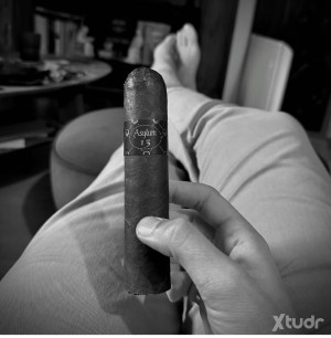 Xtudr - DOM_x_sum: DOM x sum 
Dominante, serio, directo. Me gustan los puros, el control y fumar mientras me la chupas. 
• Se respetuoso
• S...