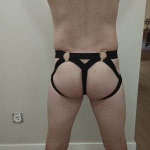Xtudr - SUMISO_PARA_GRUPO: I'm looking for a dominant man or men to serve. I want to be the submissive slut of a group of well-endowed men, ...