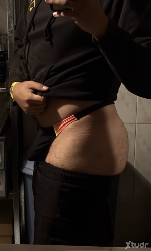 Xtudr - JovSum: Nuevo en este mundo, me gusta que me enseñen y me moldeen para servir y dar placer.
No me va el scat o el breathplay.
