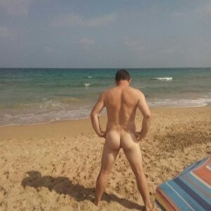 Xtudr - sumis88: Submissive looking for dominant man with big penis and boots.