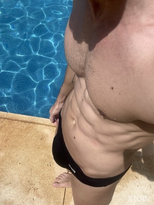 Xtudr - Sumisototall: True submissive seeking true dominant and possessive. No hustlers, no people looking for money.