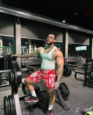 Xtudr - Dombryanhitz: I am an active Top  Dominant Master , I seek a lil lost kinky Submissive Slave  who will love honor worship serve and ...