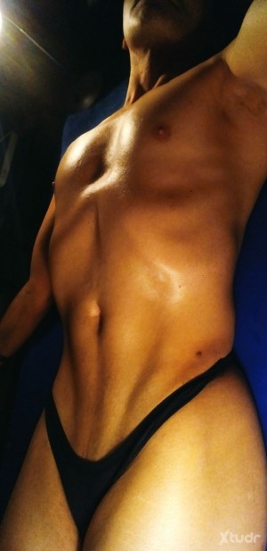 Xtudr - ilfotos: SOY PASIVO DE PEZONES SENSIBLES.  mi cuerpo mis tetas mis pezones gritan por ser usados, mi cuerpo huele a exitacion, busco...
