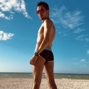 Xtudr - FAGooner: Hola qué tal, me presento. Soy súper sumiso y MUY exhibicionista. Disfruto todo lo que tenga que ser en público y con  dom...