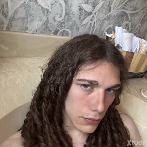 Xtudr - jamesamore: I’m versatile trying to find a relationship with a partner who loves me mutually I highly value communication and I’m th...