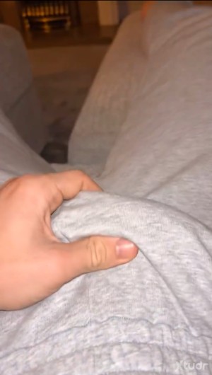 Xtudr - DomiLatino: Edging, cumcontrol, ruined orgasm, probando cosas. Sin lugar. 🛑 
