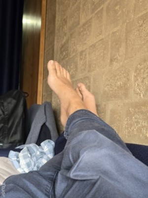 Xtudr - HexedDevotion: I consider myself a foot fetishist and a born submissive.