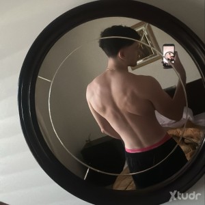 Xtudr - buscosugar: I'm looking for a generous sugar daddy
I'm a handsome big dick guy 22cm thick
Don't talk to me if you're not interested