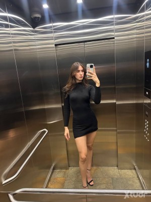 Xtudr - Transvicky1: Dominación y exploración fetichista
* Dominación mental y control psicológico
* Tenencia de llaves de castidad (a corto...