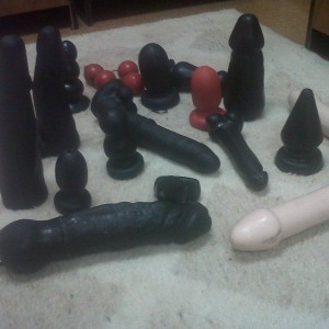 Xtudr - redobjectsp: rapado, castaño, poco vello, supertragon, sumiso, para superdilatacion y /o sumision  ZAPAS Y FFHARD