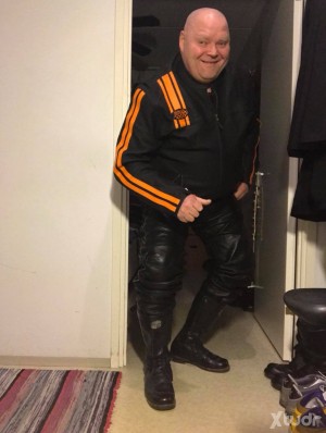 Xtudr - IXSNahkaBear: Biker, boots, leathers, sneakers Chaser gay hunting, others don't even bother, because I don't even answer, I've spoke...