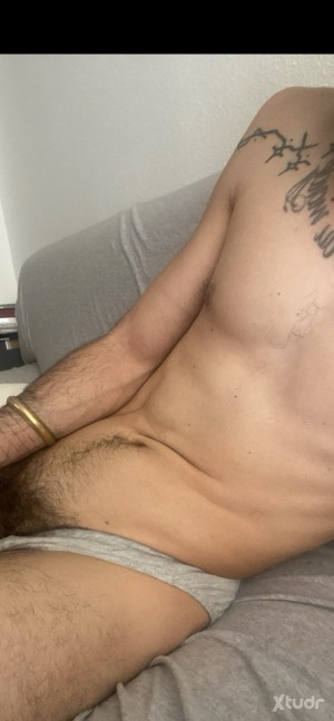 Xtudr - Prawn: Dominant, although in addition to the bottoms/submissives, I also really enjoy hanging out with buddies.