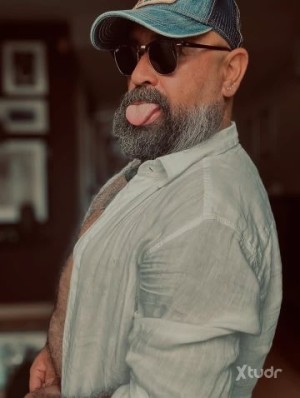Xtudr - Francisjames45: Hello cunt, how is it doing today and could it tell master what exactly it seeks for here in this app in the first p...