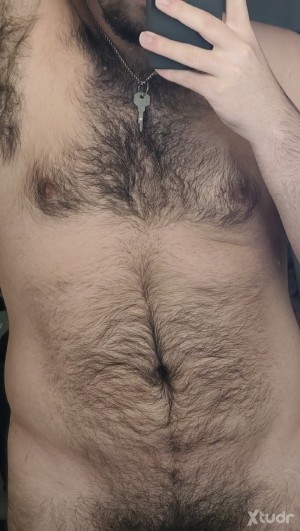 Xtudr - Swrgi: Hairy submissive caged very perverted with very few limits and eager to obey. I like facials, gagging blowjobs and being dest...