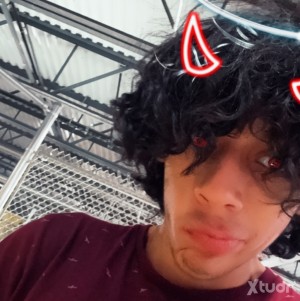 Xtudr - CrizzyKinzz: Gay 23 years old male I'm a passive who loves to suck dick, my preferred ages are 20-35, also looking for a sugar daddy...