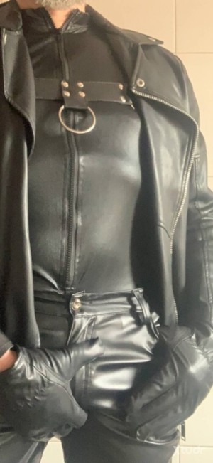 Xtudr - Egoista: Without complexes, without obsessions, I only care about my own pleasure, yours doesn't matter to me. If you enjoy giving, ...
