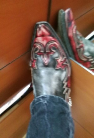Xtudr - sendra: Fetishist who likes to have his boots taken care of