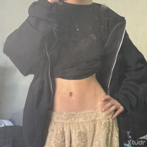 Xtudr - angel_15: I'm looking for a sugar daddy to support me, I'm super interested and if you want, I sell photos.