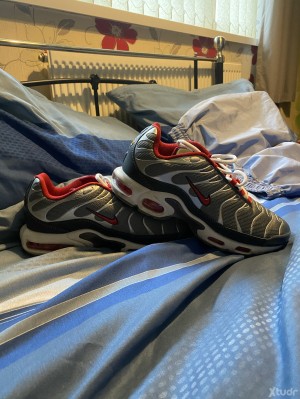 Xtudr - ChavNikeLtdMaster: Looking for scally slave or sub into Nike trainers and white socks and bondage