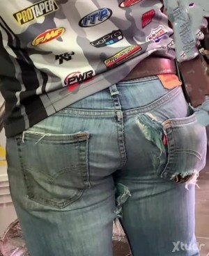 Xtudr - Cowboy: Amo Serio,,estricto
Dispuesto a conocer a Esclavos que sepan cuál es su lugar ,valientes,obedientes,sumisos,,lo que el Amo o...