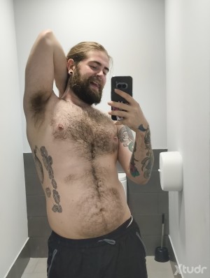 Xtudr - ElHomoViking: Solo un chaval de 24 años que quiere pasarlo de puta madre con mucho cerdeo, morbo y acabar temblando del gusto. Abier...
