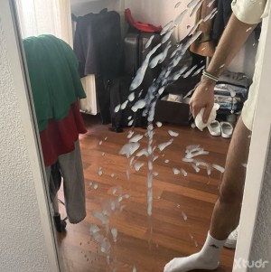 Xtudr - Busco_sacaleches: Very wanker, milker and pervy.
I'm looking for a regular cocksucker to milk my dick wanking and sucking while watc...